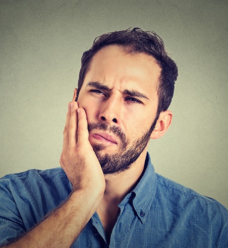 Pained man needs to visit his Bettendorf emergency dentist